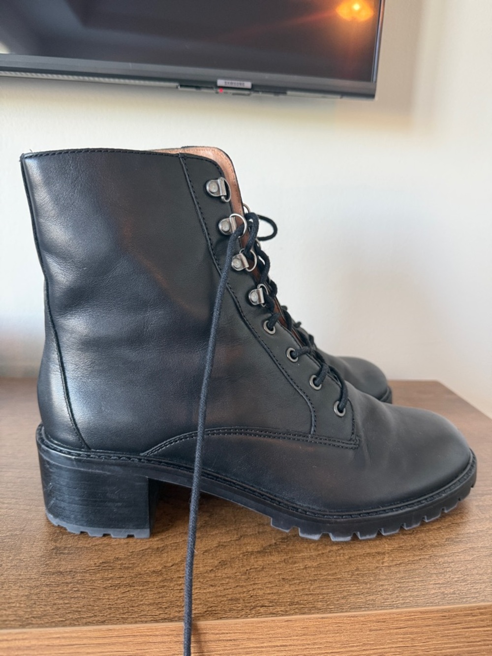 Madewell Julian Lug Sole Black Leather Lace-Up Ankle Boots. Size 8.